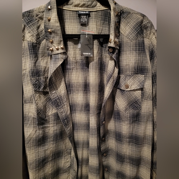 TORRID Green Plaid Studded Button Down Top Size 2 - Picture 3 of 10